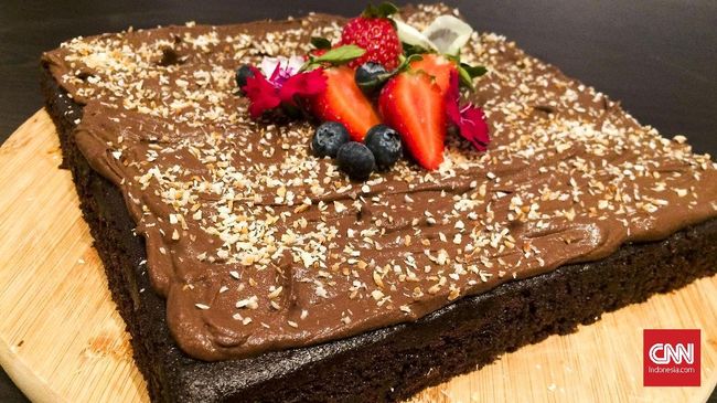Koki selebriti Putri Miranti memberikan resep cake super lembut dan lembap Greek Yogurt Chocolate Coffee.