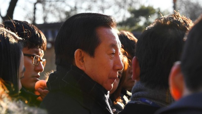 Politikus Korsel memprotes kehadiran Kim Yong-chol, pemimpin delegasi Korut dalam penutupan Olimpiade Musim Dingin. Dia meminta jenderal Korut itu dieksekusi.