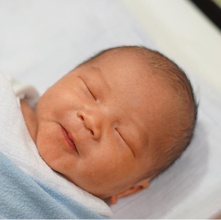 <p>Mmm, kayaknya Baby Nord lagi mimpi indah. Tuh lihat sampai senyum-senyum. (Foto: Instagram @nordkiano)</p>
