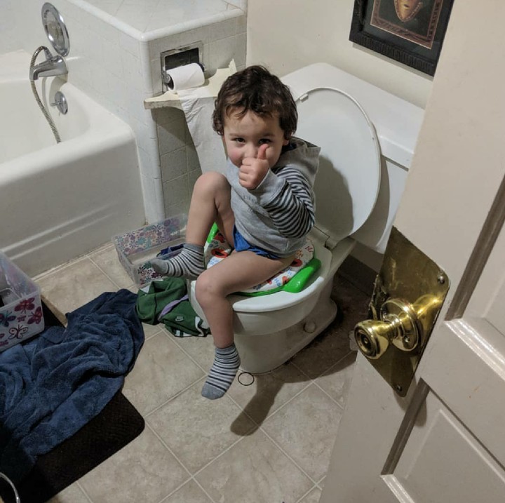 <p>Semangat bocah yang satu ini toilet training patut diacungi jempol. Mantap, Nak! (Foto: Instagram/sirsmokzalot)  </p>