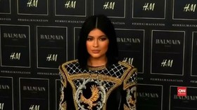VIDEO: Kylie Jenner Bikin Snapchat Kehilangan US$1 Miliar