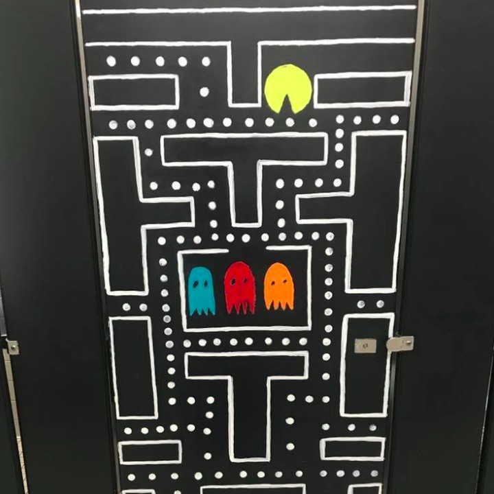 <p>Eh, ada hiasan Pac Man juga lho. Lucu ya! (Foto: Facebook/ Mary Moose Elementary)</p>
