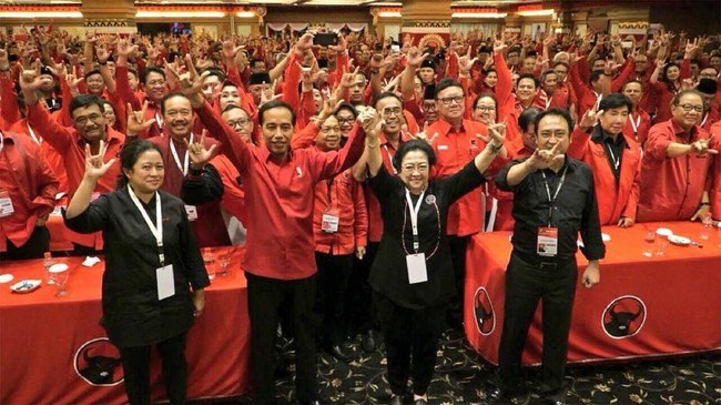 PDIP dinilai sebagai satu-satunya partai yang lebih populer ketimbang caleg mereka sendiri. Partai lain masih mengandalkan ketokohan dari caleg yang diusung.