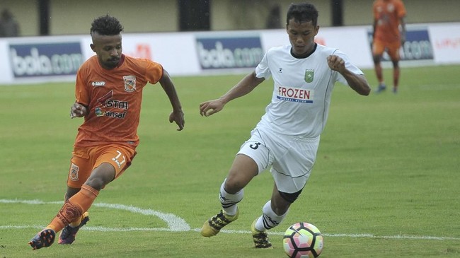 Pengamat sepak bola nasional Mohamad Kusnaeni berharap aturan soal investor asing di klub Indonesia diperjelas.