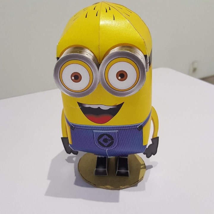 <p>Minion dari kertasnya oke banget ya. Siapa sih yang bikin? Ichinogami Papercraft Expert-lah pembuatnya, Bun.</p>