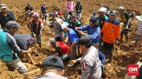 Pencarian Tujuh Korban Longsor Brebes Dilanjutkan
