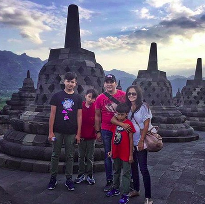 <p>Family time di Cadi Borobudur. Happy!  (Foto: Instagram/ @amaranggana)</p>
