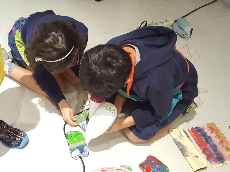 Usia 4 Tahun Bisa Melukis Orang Apakah anak kita termasuk yang memiliki kecerdasan intelektual di atas rata-rata? Bisa disimak tanda-tandanya berikut ini ya, Bun.