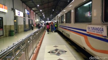 Sosok Ardiansyah Pramugara Tewas Tabrakan Kereta Turangga, Istrinya Baru Lahiran
