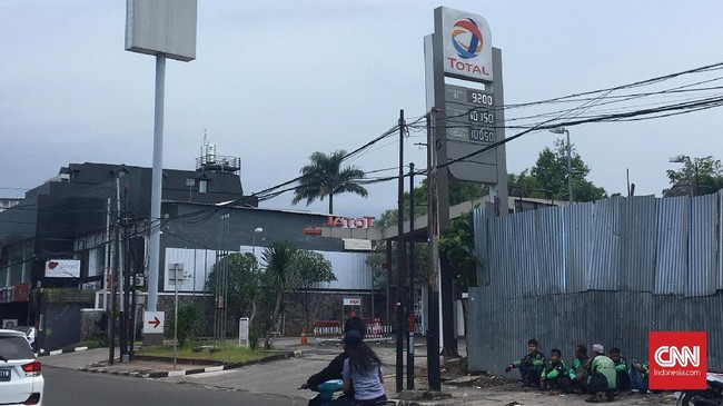 Shell Indonesia dan Total Oil Indonesia menurunkan harga jual BBM pada awal tahun.