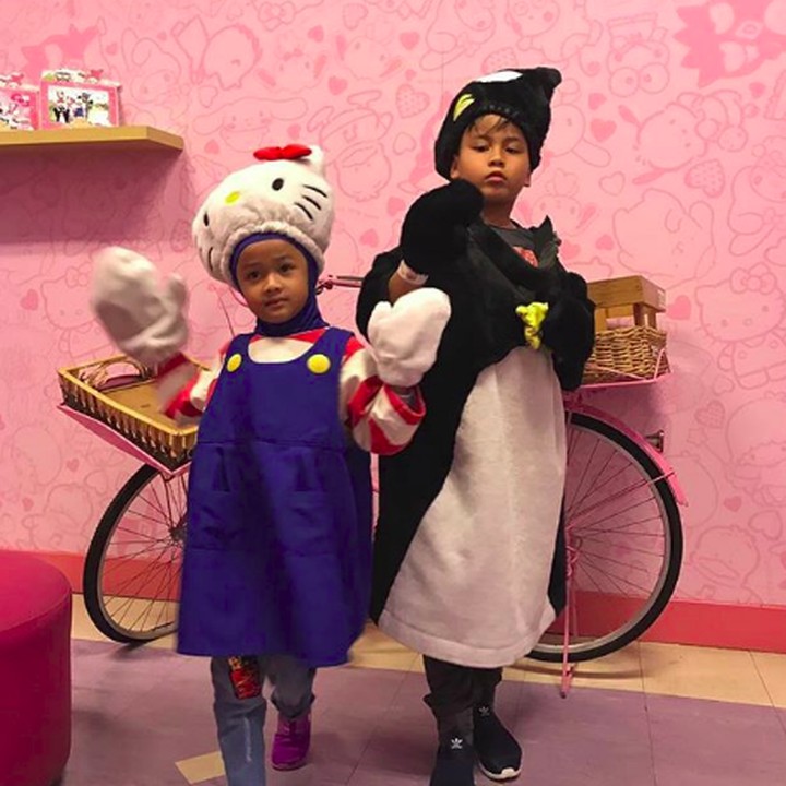 <p>Pakai kostum kayak gini, Rahlil dan Rahlia makin lucu. Setuju, Bun? (Foto: Instagram/ @inekekoes)  </p>
