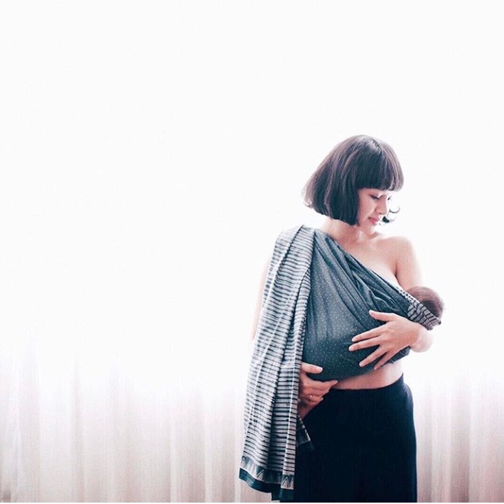 Kata Andien, dirinya begitu tergila-gila pada menyusui si kecil alias breastfeeding. Dengan menyusui, Andien merasakan bonding yang luar biasa kuat dengan manusia lain yang tak lain adalah anaknya sendiri, Kawa. (Foto: Instagram @andienaisyah)