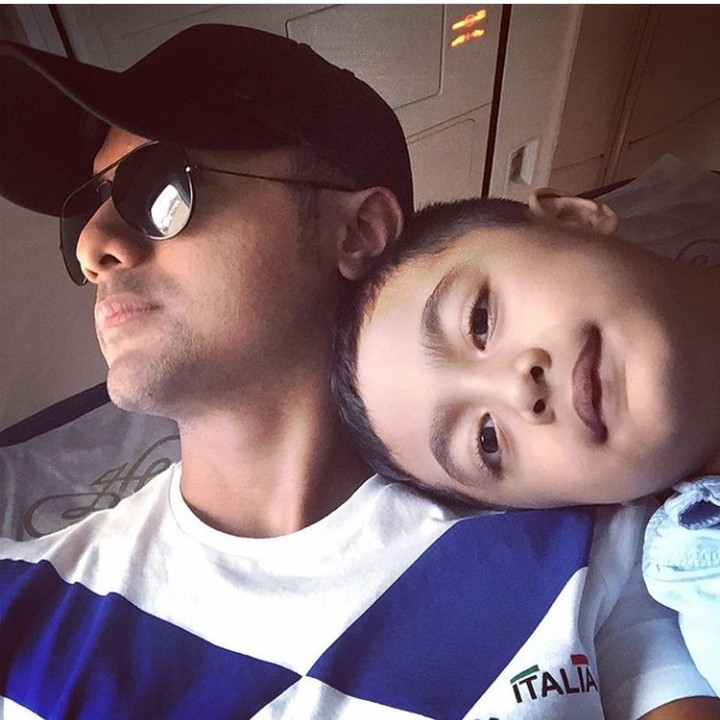 <p>Senyumnya mirip kan ayah dan anak ini? (Foto: Instagram @hengkykurniawan)</p>