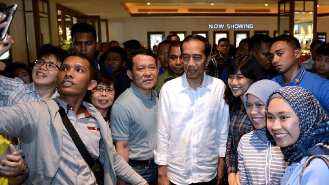 Survei Y-Publica menunjukan bahwa warga Jakarta puas dengan kinerja Presiden Joko Widodo terutama di bidang infrastruktur. Angka kepuasan berkisar 57-63 persen.