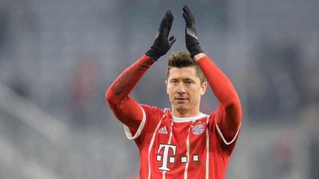 Xabi Alonso menyarankan mantan rekan satu timnya Robert Lewandowski untuk menolak tawaran dari Real Madrid dan bertahan di Bayern Munich.