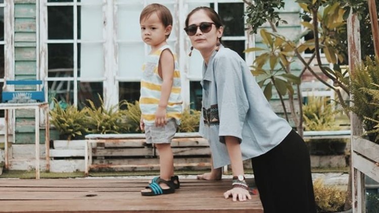 Jawaban Kocak Sabai Morscheck Soal Keharmonisan saat Suami Jauh Bunda, Sabai punya cara jitu yang bisa ditiru nih untuk membuat suami kangen saat LDR.
