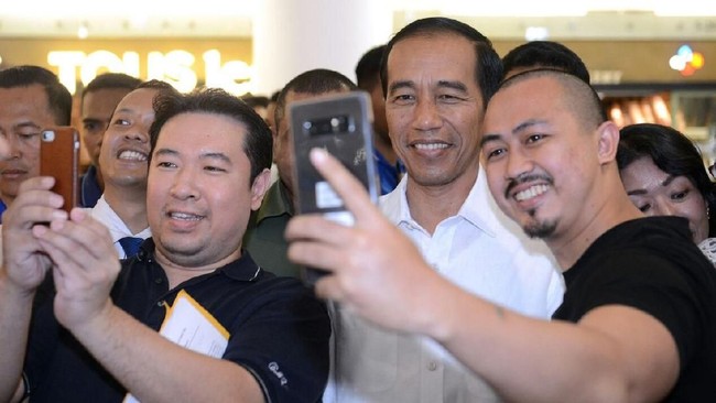 Telkomsel mengklaim pihaknya tak pernah menyediakan layanan nada dering berjudul 'Jokowi Saja' untuk pelanggannya.
