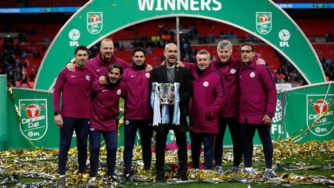 Kendati dihadapkan pada jadwal yang padat, pelatih Pep Guardiola menegaskan anak asuhnya melupakan rasa letih demi merayakan pesta juara lebih cepat.