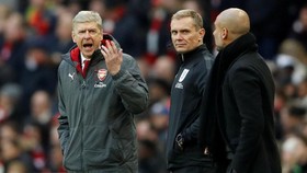 Arsenal Dikalahkan ManCity, Wenger Ribut dengan Wasit