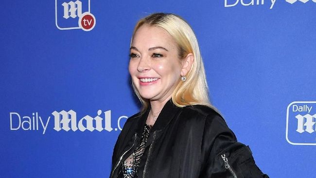Lindsay Lohan disebut menyukai rapper Tyga dan tak sungkan mengirim pesan pribadi dan godaan secara langsung melalui 'direct message' Instagram.