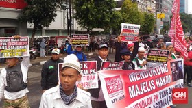 Massa Pro dan Kontra Ahok Beraksi di Arena Sidang PK
