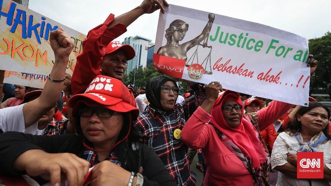 Tim Kampanye Nasional (TKN) Jokowi-Ma'ruf menilai para Ahokers sudah bermetamorfosis menjadi kelompok-kelompok lain, namun tetap mendukung Jokowi.