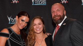 Ronda Rousey Hajar Triple H di Debut WWE