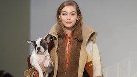 FOTO: 8 Kejutan 'Menyenangkan' di Milan Fashion Week 2018