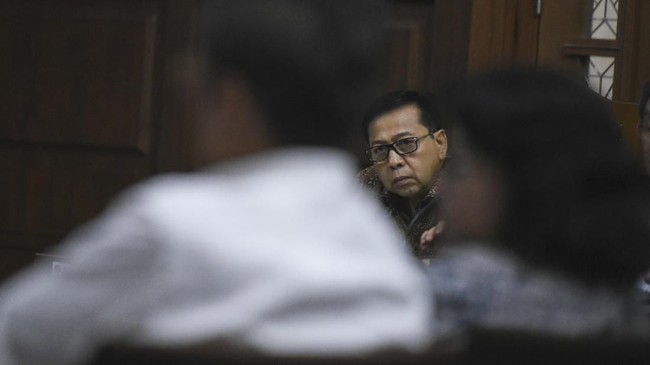 Dua saksi ahli dan seorang pimpinan MPR diundang kuasa hukum Setnov untuk memberikan kesaksian meringankan dalam sidang di Pengadilan Tipikor hari ini.