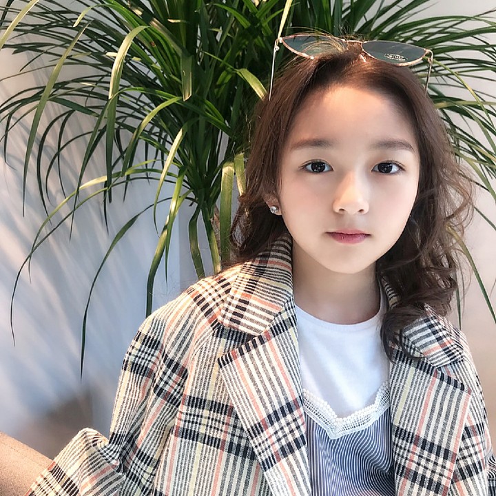 <p>Tuh manis banget kan, Bun, wajah Haeun Kim. Dia adalah model cilik dari Korea Selatan. (Foto: Instagram/haeun_0425)</p>
