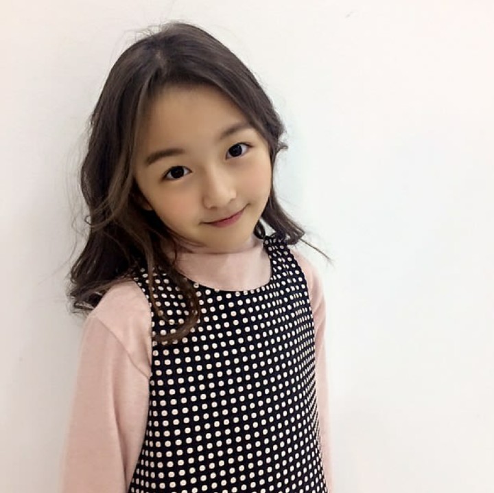 <p>Si kecil yang punya senyum menawan. (Foto: Instagram/haeun_0425)</p>