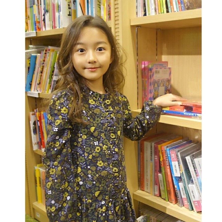 <p>Meski sudah jadi model di usia belia, tapi Haeun Kim tetap anak-anak yang suka bermain. (Foto: Instagram/haeun_0425)</p>