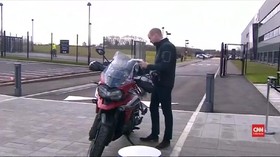 VIDEO: Pangeran William Salurkan Hobi Otomotif