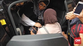Diduga Rusak Warung, Anak Elvy Sukaesih Dibawa Polisi ke RSJ
