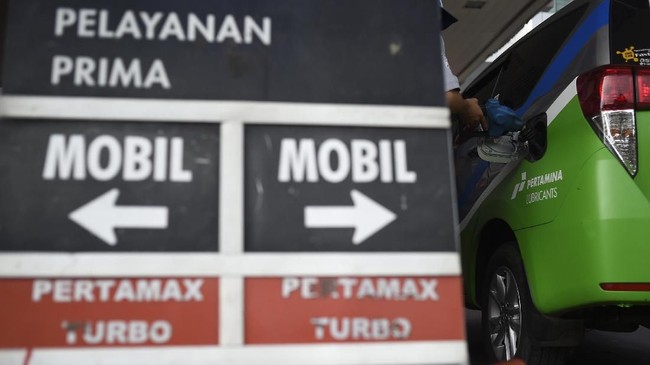 Sampai H+4 Lebaran penjualan Pertamax menembus 18 ribu kiloliter atau naik 17 persen dari penjualan normal yang hanya sekitar 15 ribu kl.