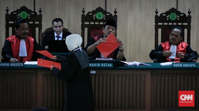 Mahkamah Agung: Indonesia Kekurangan 4.000 Hakim Menurut juru bicara Mahkamah Agung Suhadi, Indonesia idealnya memiliki 11 ribu hakim yang tersebar di seluruh pelosok negeri.