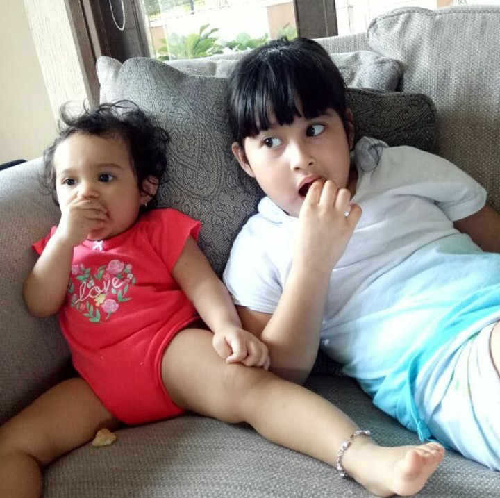 <p>Jangan diganggu dulu ya. Ara sama Nada lagi serius nih, he-he-he. (Foto: Instagram/ @dewiranokarno)</p>