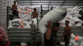 VIDEO: Sebanyak 20 Ribu Ton Beras Impor Tiba di Sidoarjo