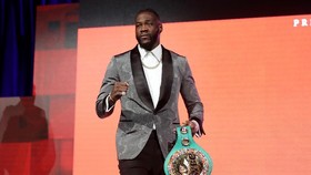Wilder Mengaku Seperti Zombie saat Lawan Tyson Fury