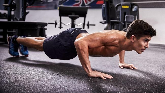 Strength training atau yang disebut sebagai latihan kekuatan ini akan membantu tubuh dan otot jadi lebih kuat.