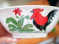 Ternyata Ini Pembuat Mangkuk Ayam Jago yang Populer di Indonesia