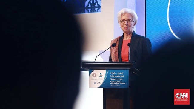 Melalui akun Twitter-nya, Direktur Pelaksana IMF Christrine Lagarde menyampaikan ucapan belasungkawa bagi korban gempa dan tsunami di Palu dan Donggala.