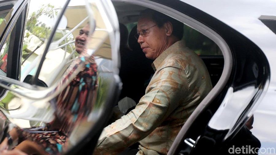 Mendadak ke KPK, Djan Faridz Kangen Novanto Politikus PPP Djan Faridz membesuk terdakwa kasus korupsi proyek e-KTP, Setya Novanto. Djan mengaku kangen pada Novanto.