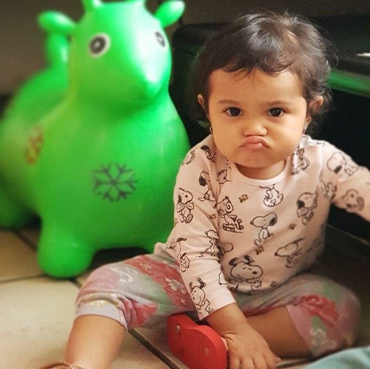 <p>Kalau ini adiknya Ara, Nada Mavisha. Nada umurnya 1 tahun. Nggak kalah cute dengan kakaknya kan? (Foto: Instagram/ @dewiranokarno)</p>