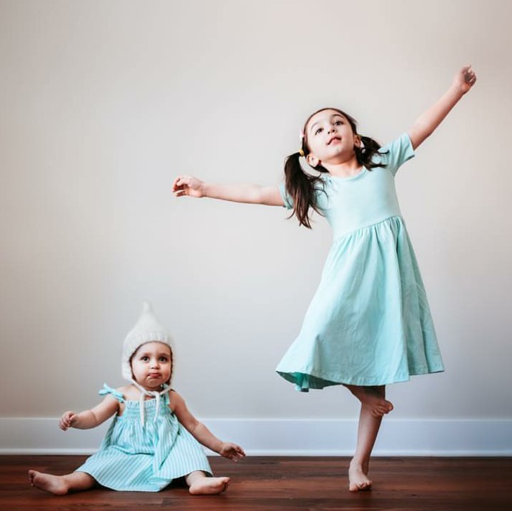 <p>Lihat deh betapa cerianya si kakak dan si adik. (Foto: Instagram/divyawolf)</p>