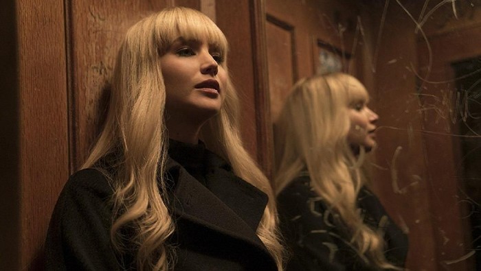 Screenshot Jennifer Lawrence saat tampil di 'Red Sparrow'.