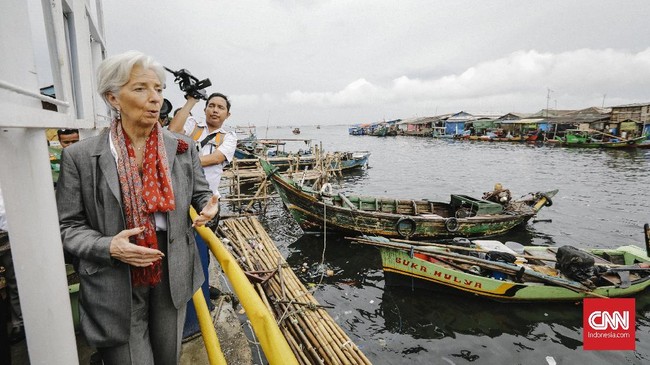 Dana Moneter Internasional (IMF) memperkirakan perang dagang yang berkecamuk antara AS dan China akan menggerus pertumbuhan ekonomi sebesar 1 persen.