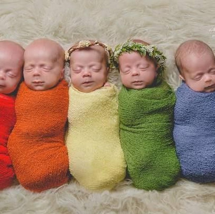 <p>Tanggal 21 Februari lalu, semuanya sudah lengkap berkumpul di rumah. Penyambutan enam bayi ini dilakukan dengan sesi foto. (Foto: Ashley Sargent Photography)</p>