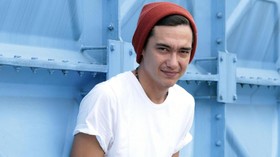 Riwayat Mesra Adipati Dolken dan Lawan Mainnya di Film