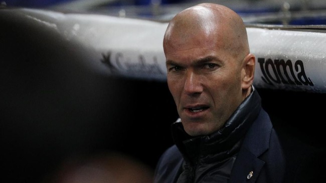 Zinedine Zidane masih tidak percaya kekalahan dramatis Real Madrid dari Espanyol 0-1. Madrid kebobolan di akhir-akhir pertandinhan melalui gol Gerard Moreno.
